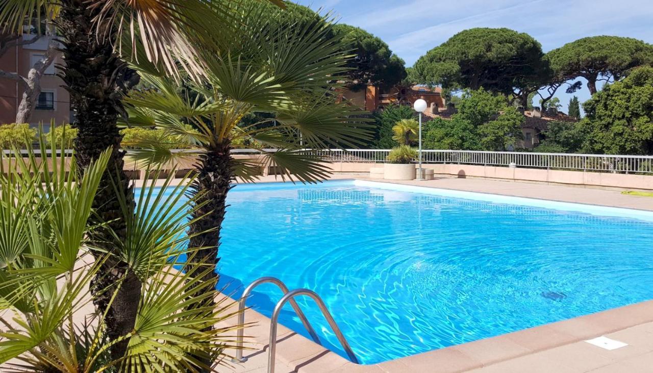 Proche Port Et Plages, Piscine *