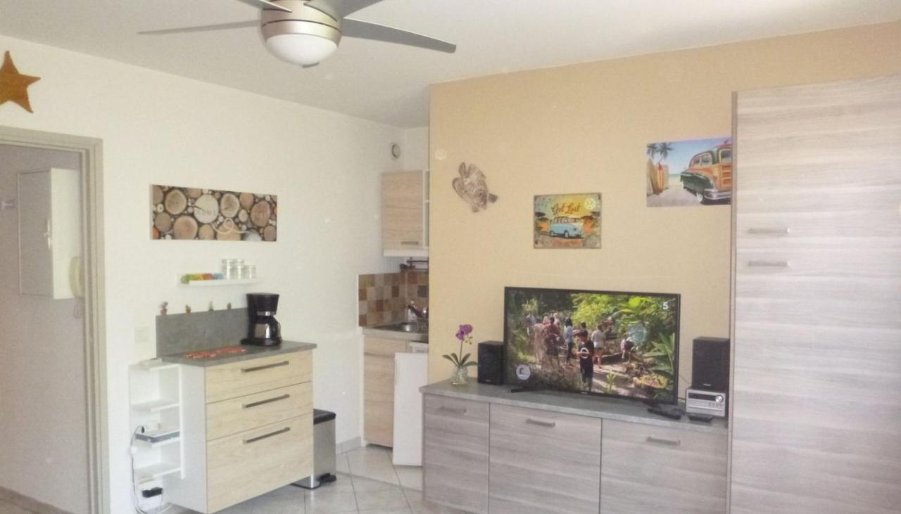 Apartment Proche Port Et Plages, Piscine